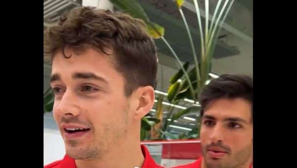 La reazione di Leclerc e Sainz davanti alla nuova Ferrari F1-75 è impagabile [VIDEO]