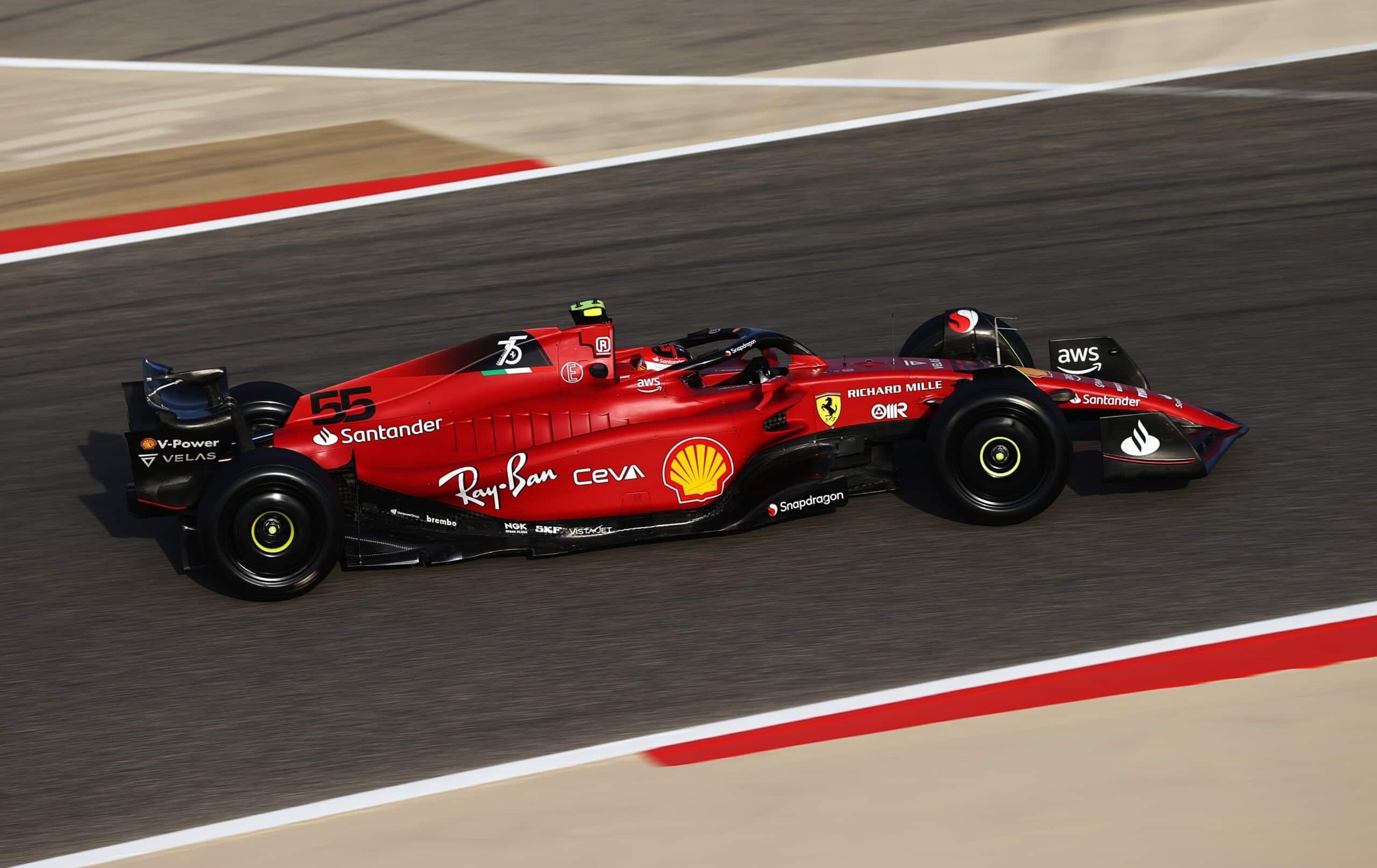 Test Bahrain F1, giorno 2: Haas prima col trucco. Sainz e Verstappen in forma