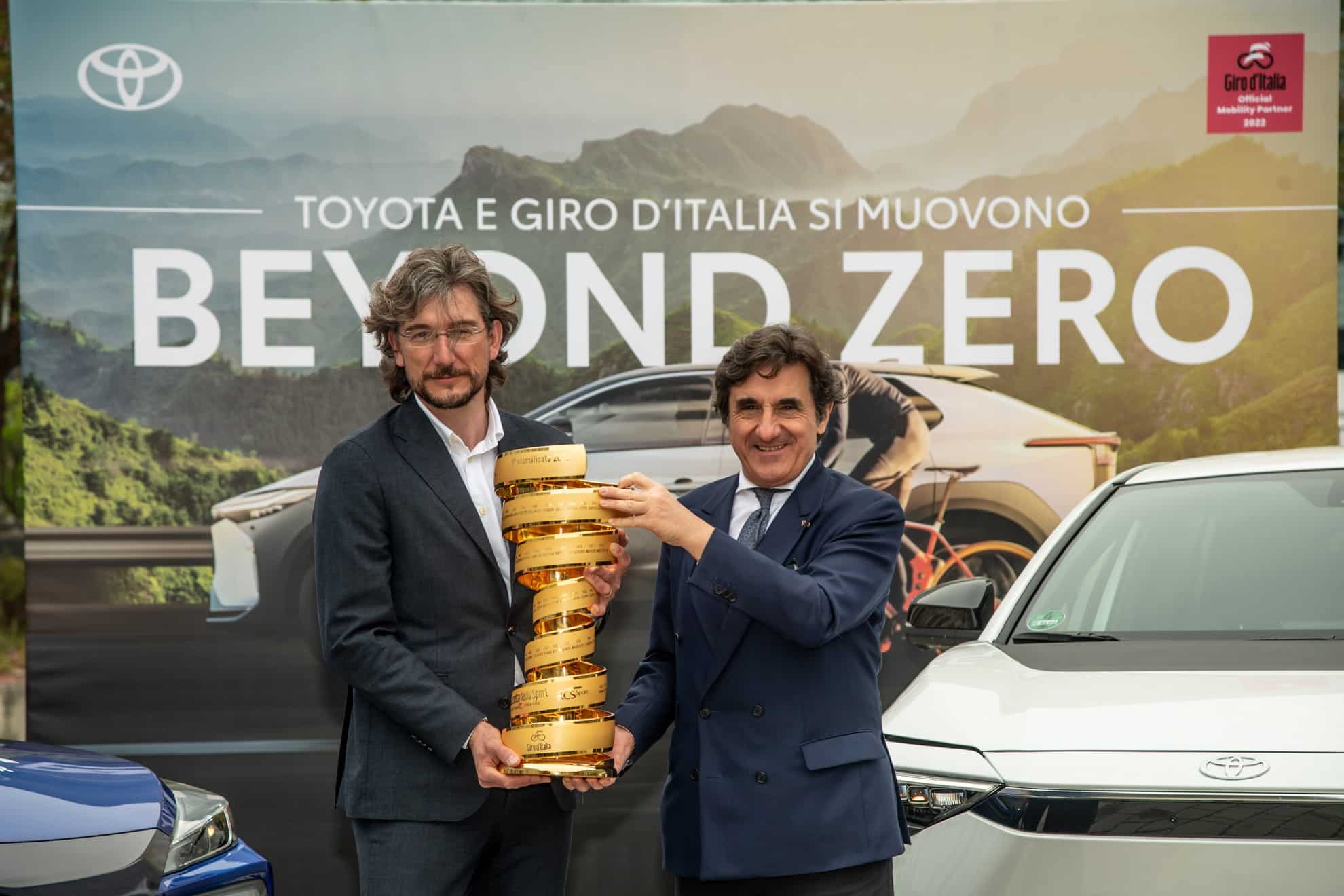 Al Giro d’Italia 2022 debutto italiano per Toyota bZ4X, la prima elettrica del Marchio