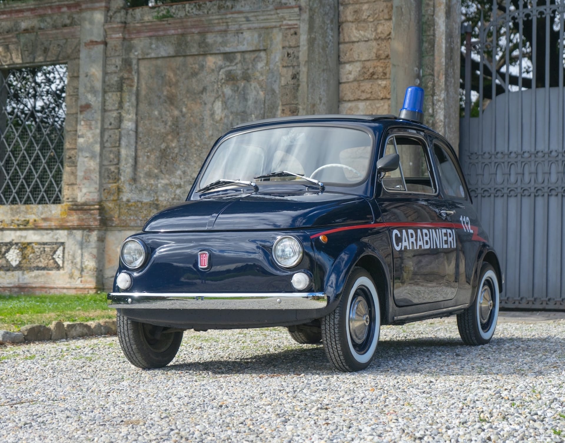 Questa Fiat 500 dei Carabinieri sta andando all’asta e profuma di storia