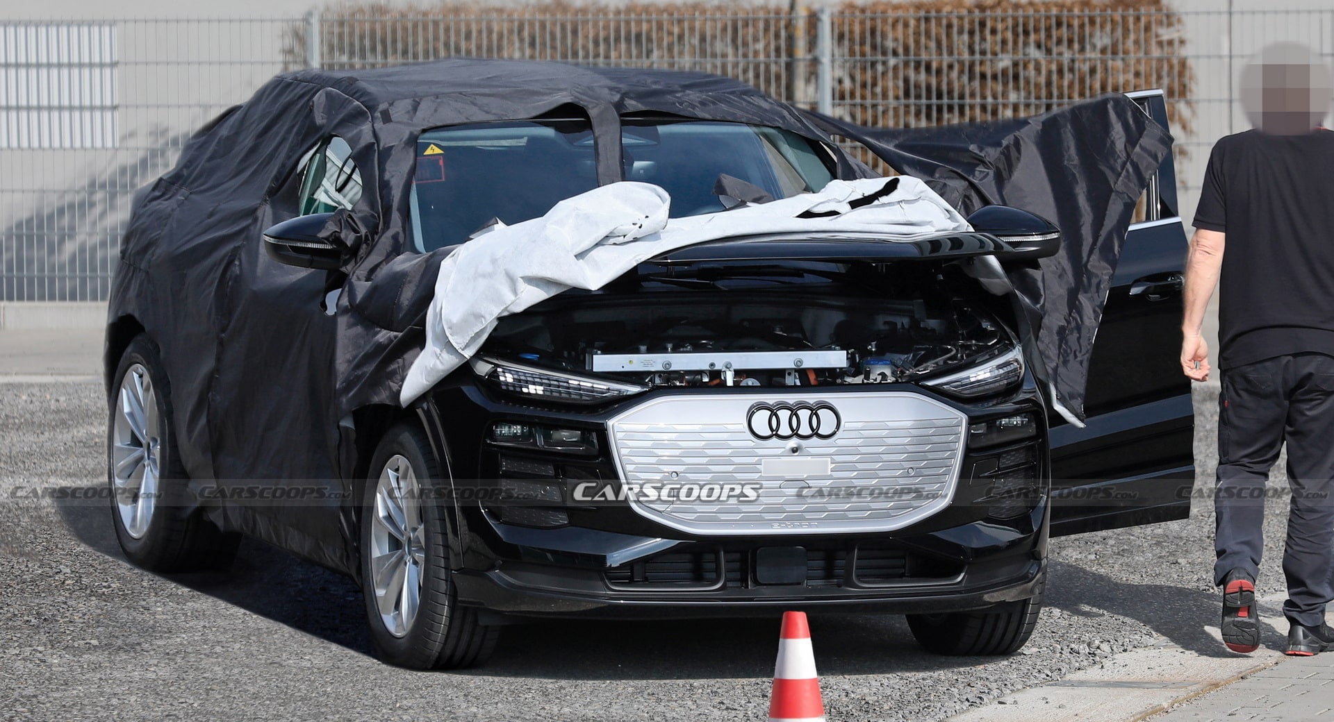 Audi Q6 e-tron 2022: un prototipo si mostra un po’ troppo, ecco cosa sappiamo