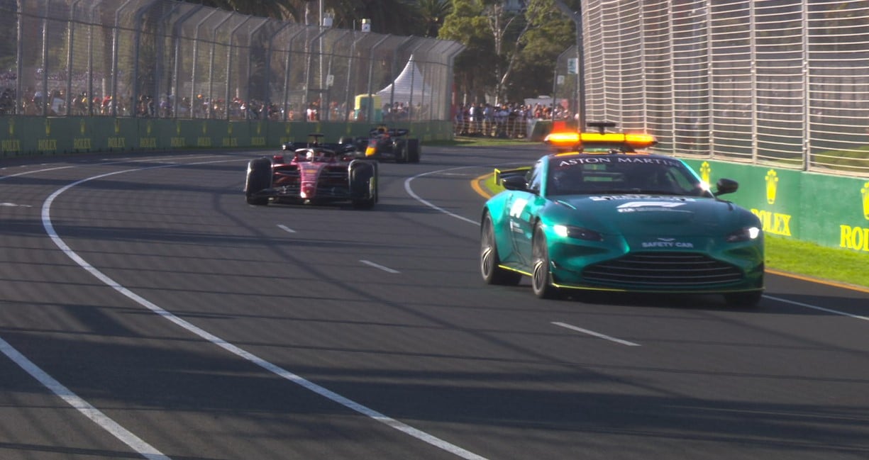 La Safety Car Aston Martin è troppo lenta, meglio una Ferrari: la “proposta” firmata Leclerc