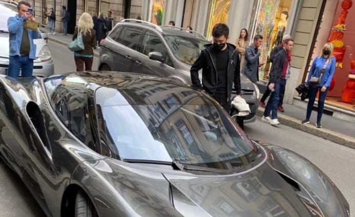 Steven Zhang e la supercar per fare shopping: è sua la McLaren Speedtail avvistata a Milano