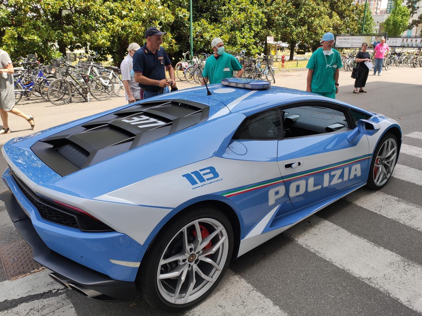 La Lamborghini della Polizia trasporta un rene a 300 km/h e salva una vita
