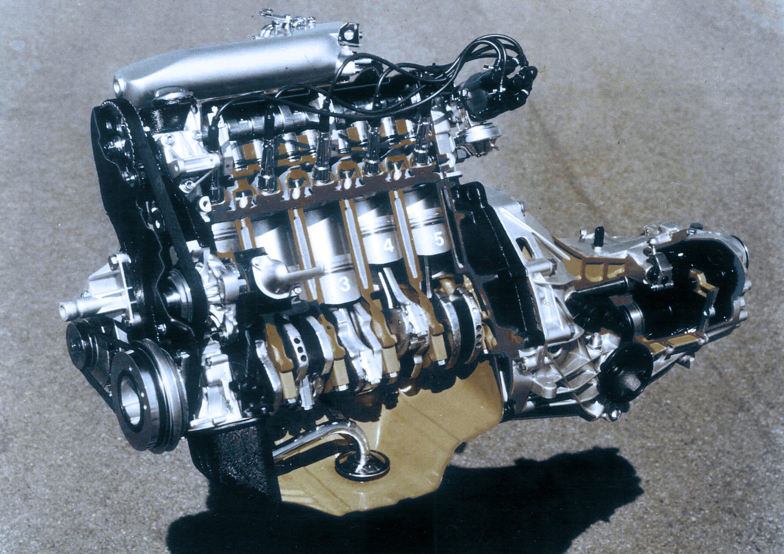 Il 5 cilindri Audi compie 45 anni: una storia di successo