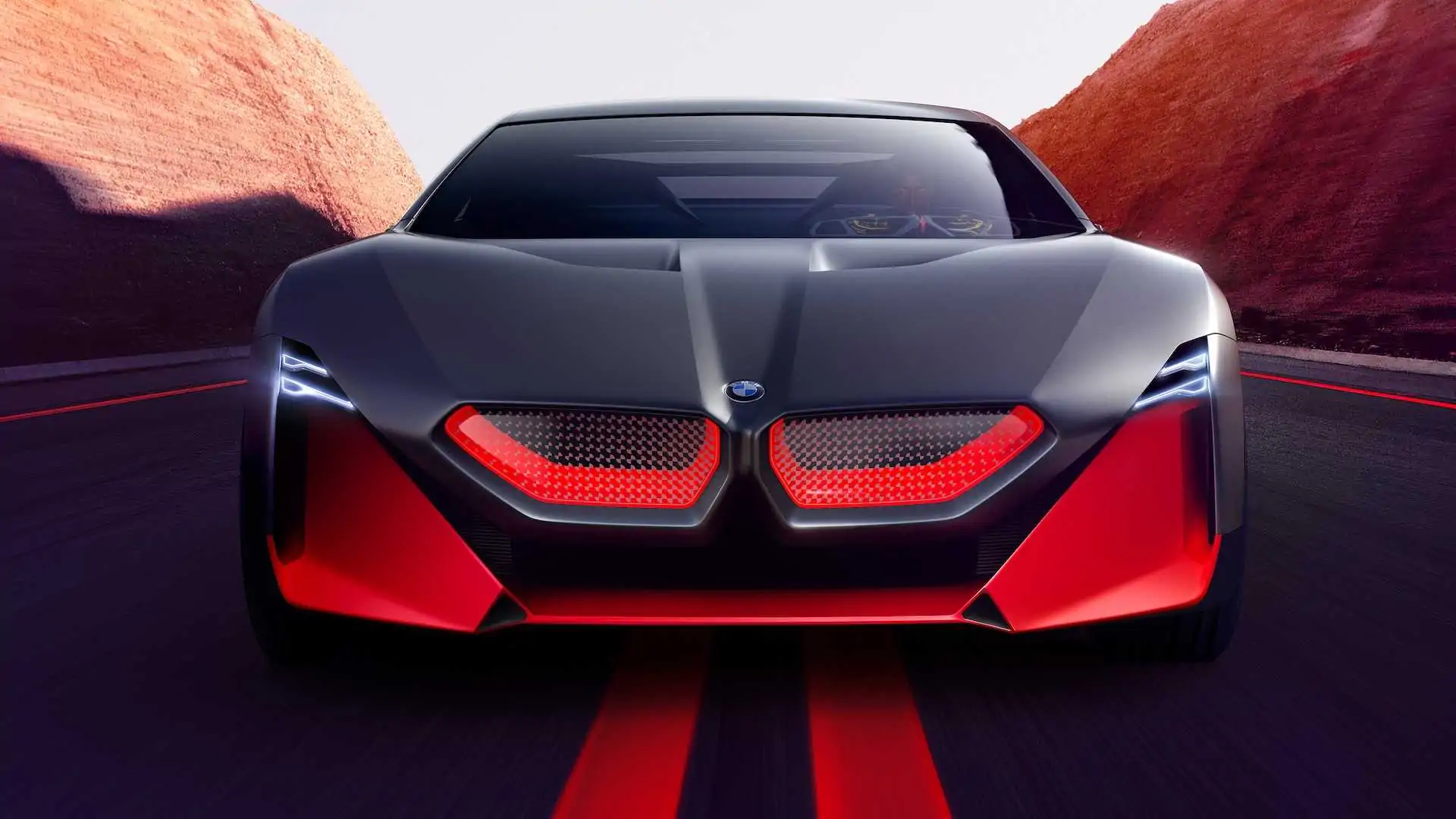 Quattro motori da un megawatt: BMW lavora all’elettrica da 1.360 CV