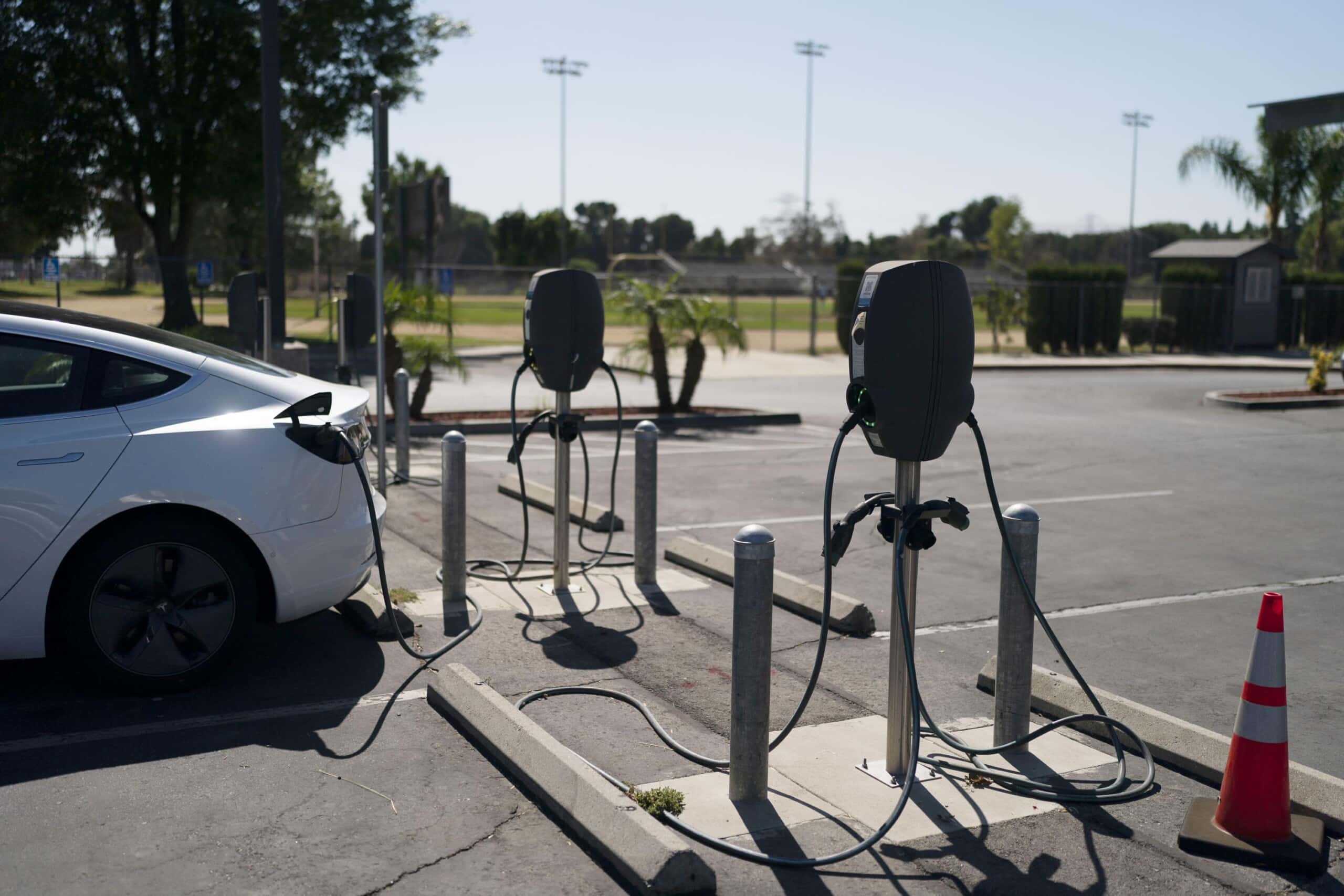 Caro energia: stop alla ricarica delle auto elettriche in alcune ore?