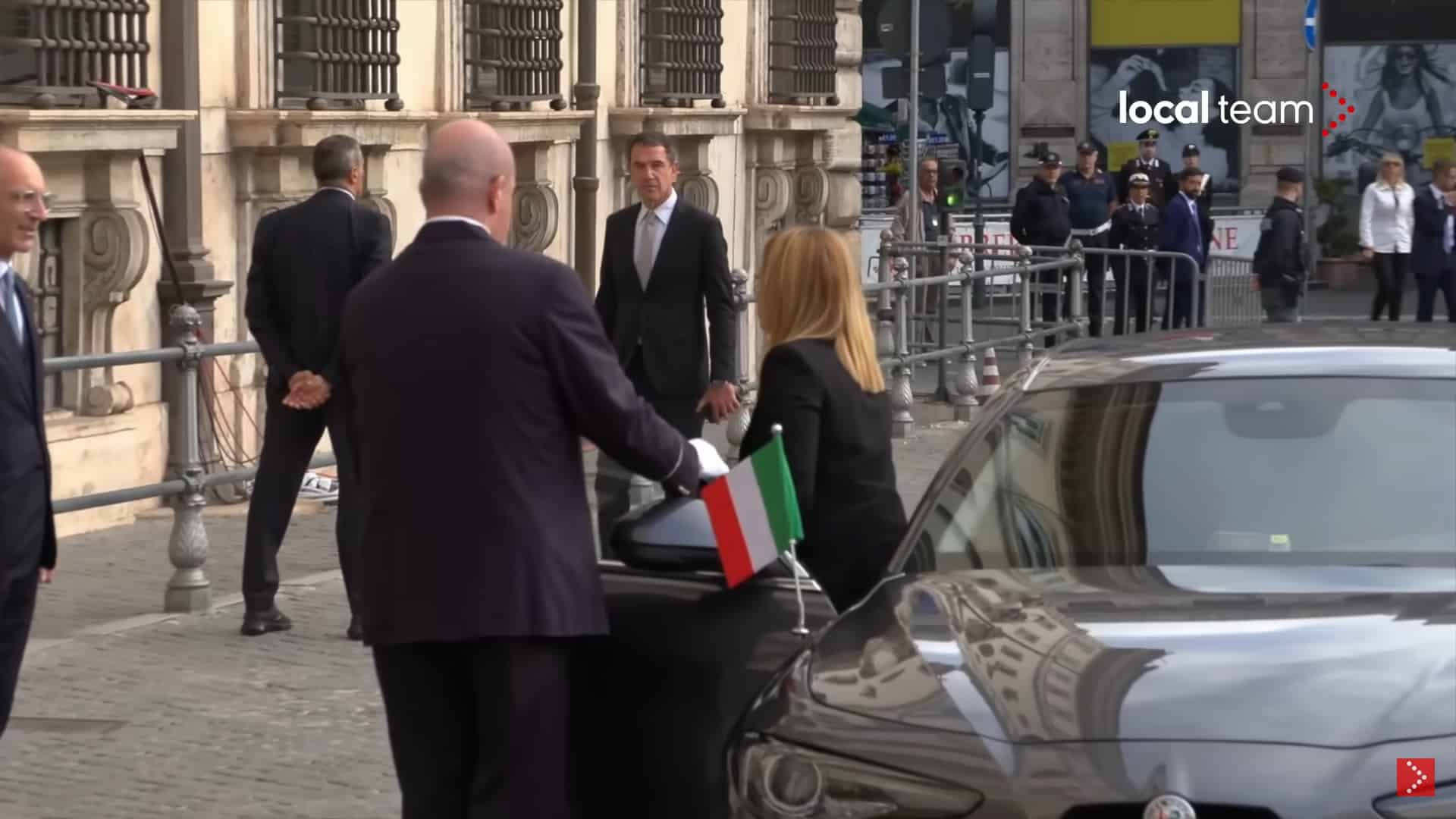 Giorgia Meloni sceglie Alfa Romeo Giulia per arrivare a Palazzo Chigi
