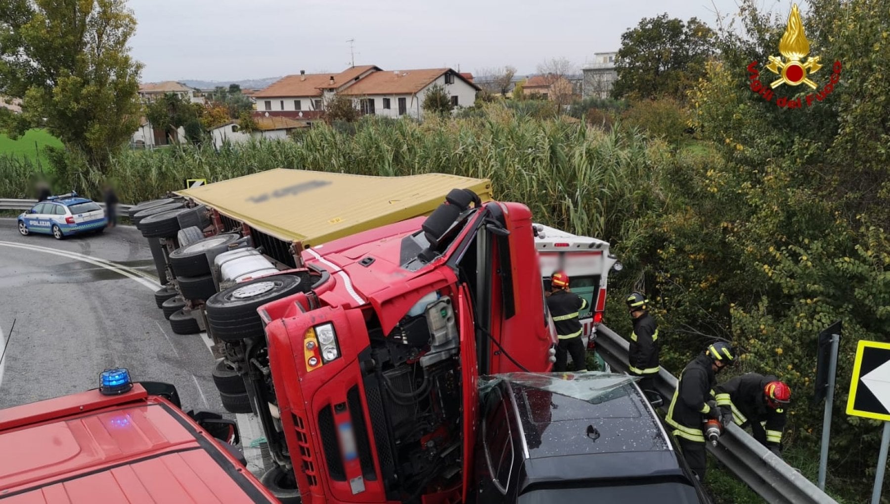 Camion travolge ambulanza, grave incidente sulla Ancona Nord