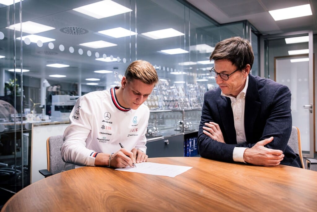 Mick Schumacher Mercedes 2023 terzo pilota firma contratto Wolff1