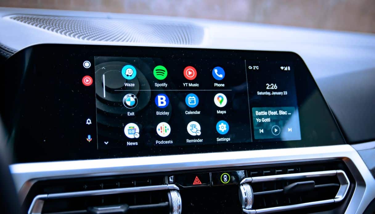 Android Auto si aggiorna: nuovo design, chiamate WhatsApp e altre novità