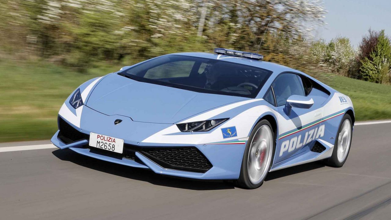Meno di 5 ore da L’Aquila a Torino: l’impresa della Lamborghini della Polizia