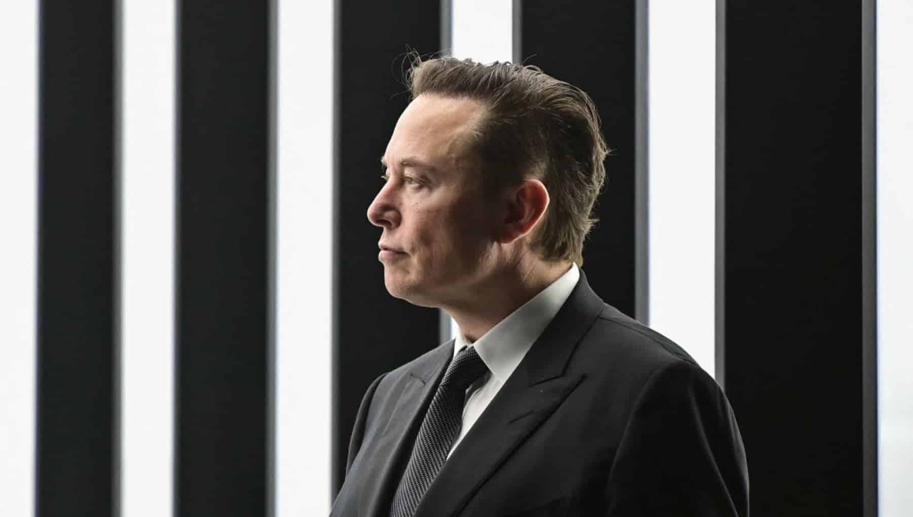 L’ex stabilimento Maserati a Torino interessa a Elon Musk? Cosa c’è dietro