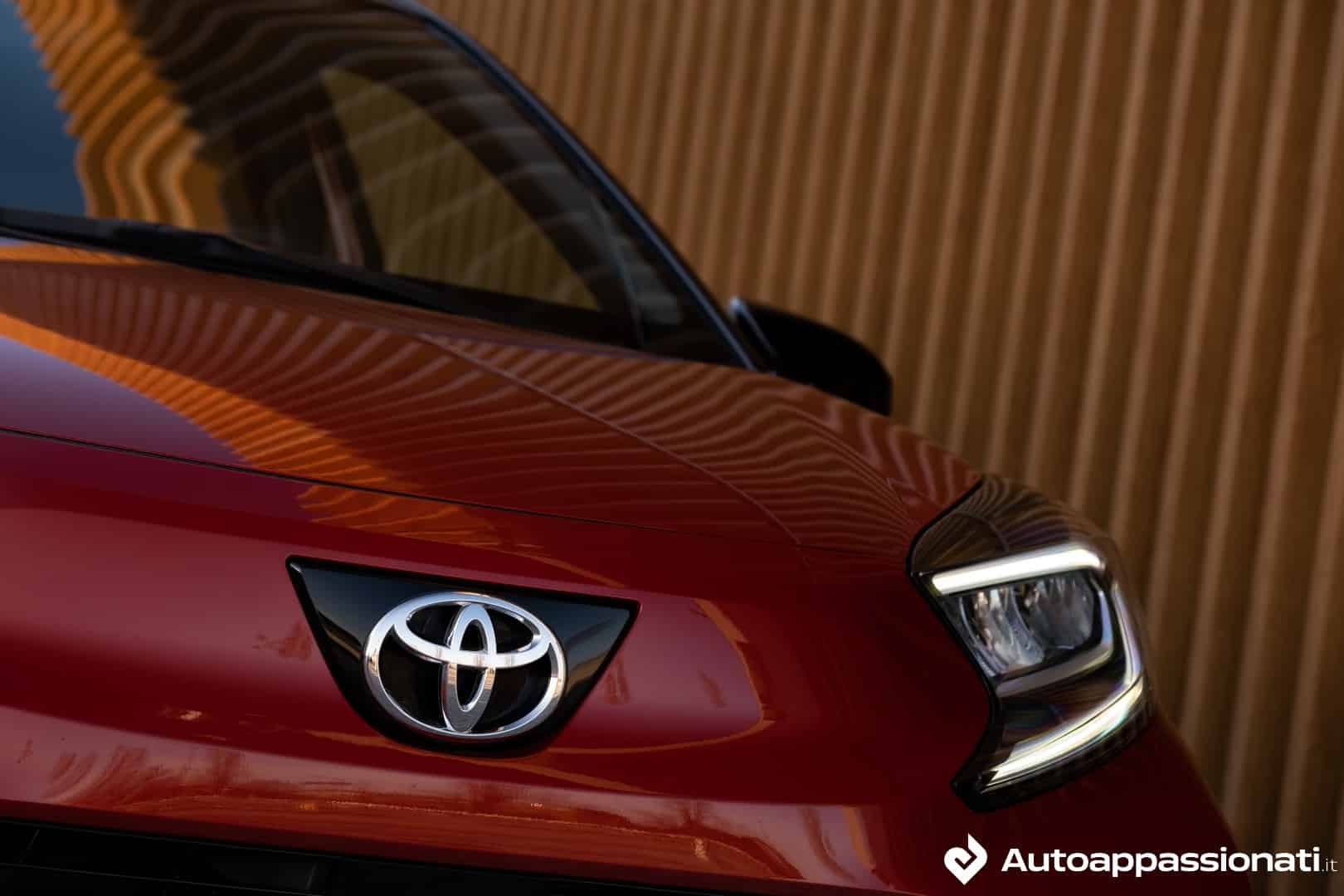 Toyota Yaris e Aygo X, produzione a rischio dopo l’incendio in fabbrica