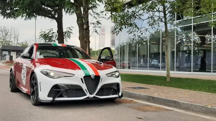 Alfa Romeo Giulia GTAm: prezzo folle in rete
