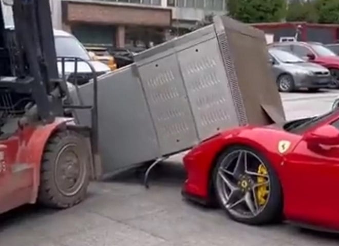 carrello Ferrari F8 Tributo