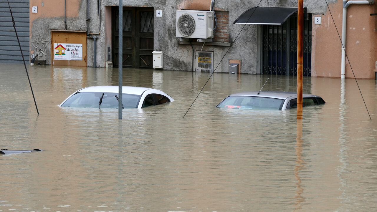 La quarantena delle elettriche: il caso dopo l’alluvione in Emilia