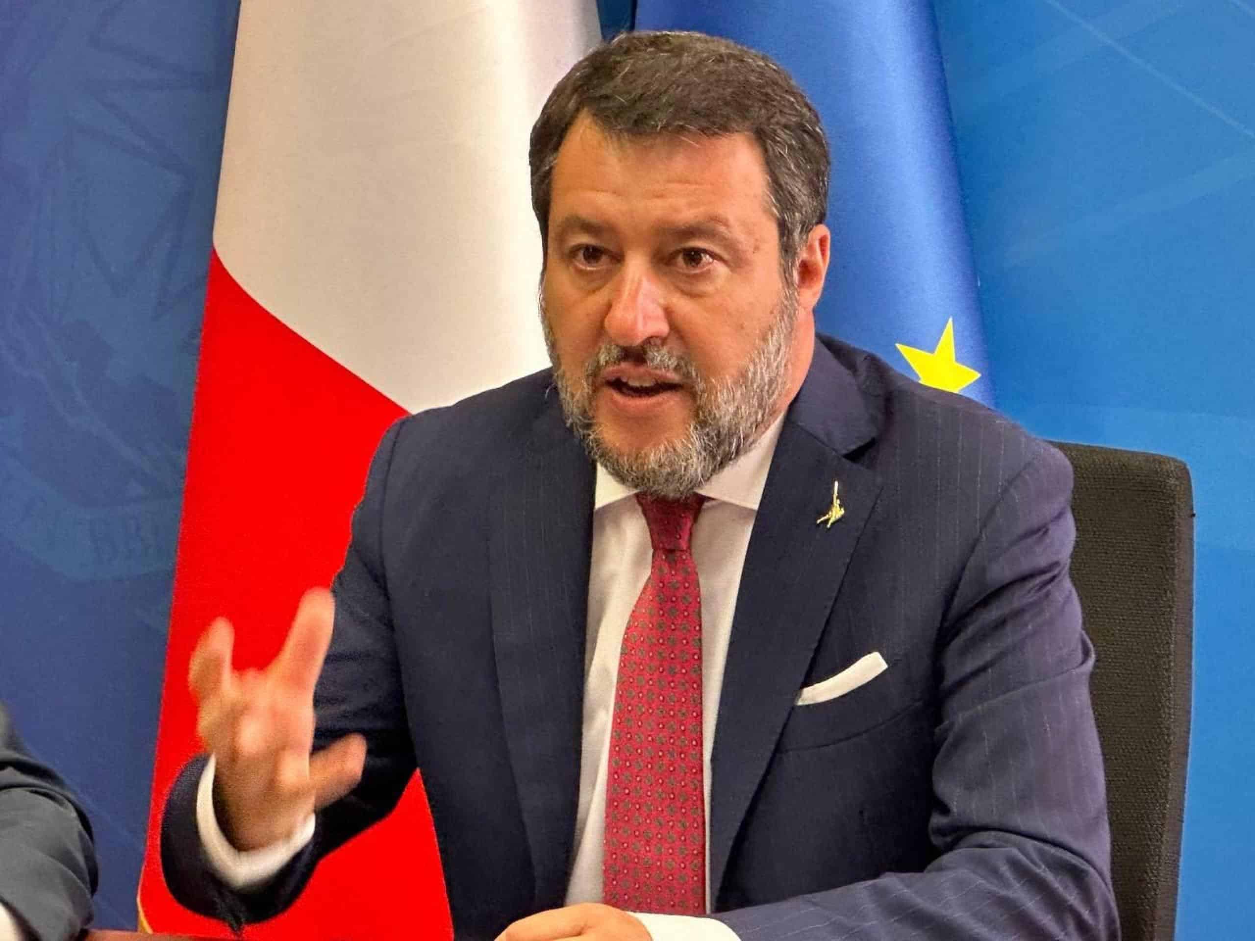 Salvini si scaglia contro la guida pericolosa, ma il post è pieno di imprecisioni [VIDEO]