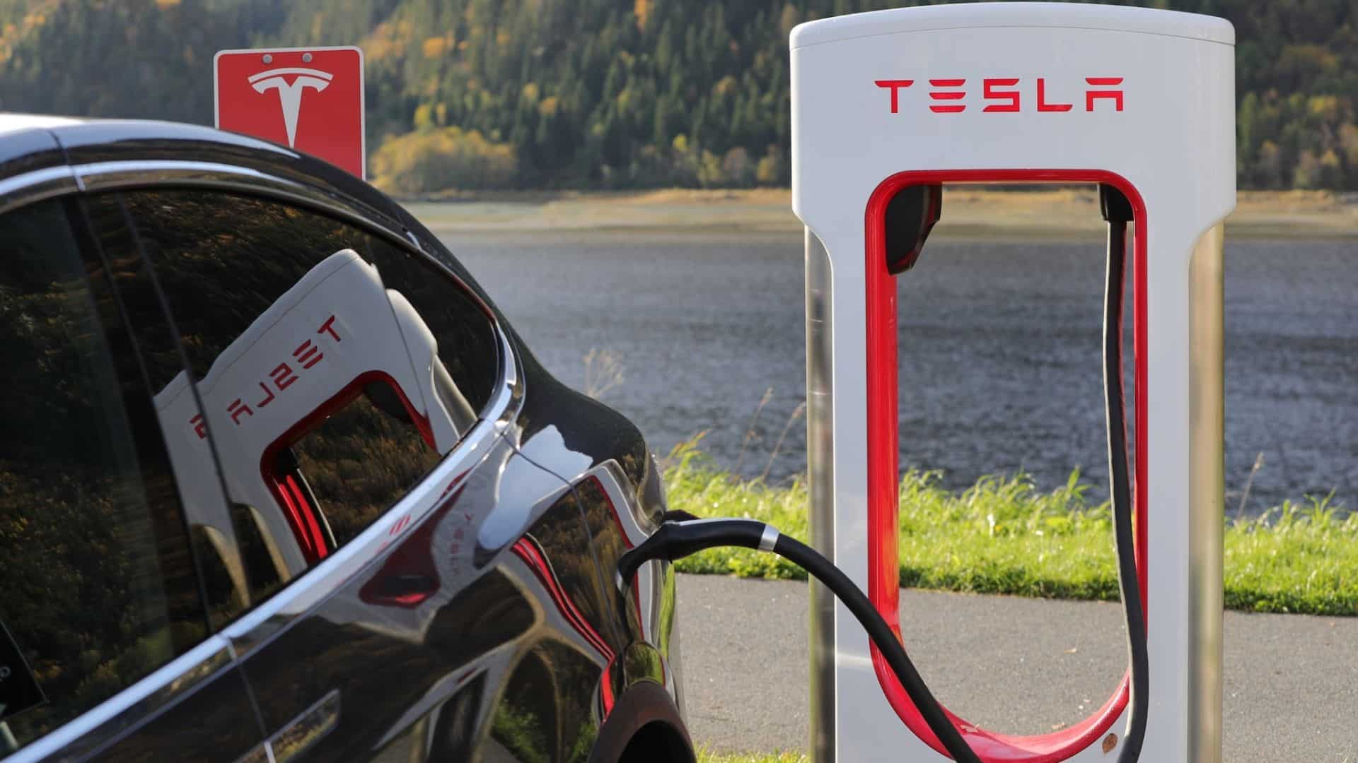 Oggi è gratis per tutti la ricarica ai Supercharger Tesla