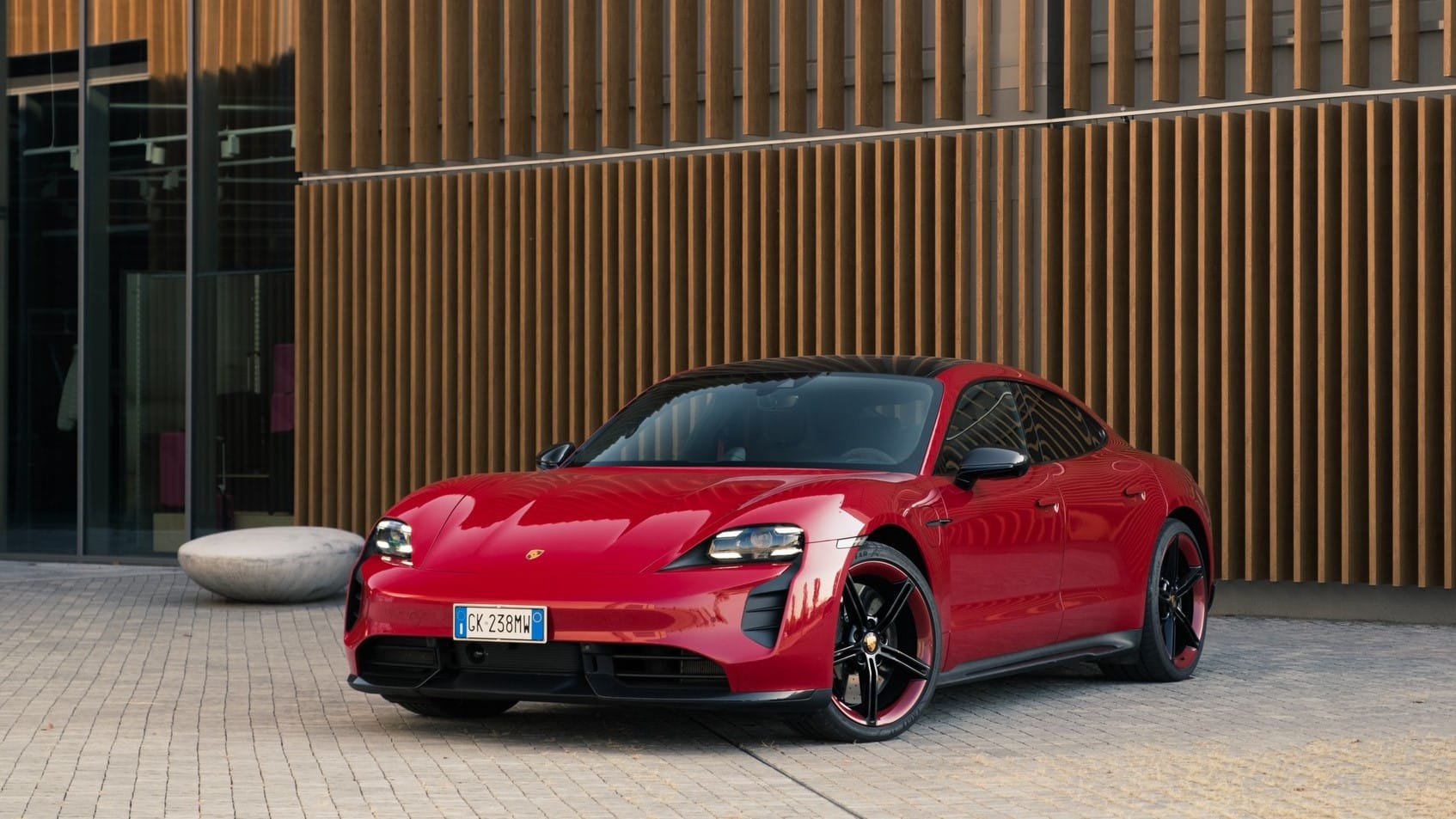Porsche Taycan GTS: prova su strada, autonomia, CV, prezzo