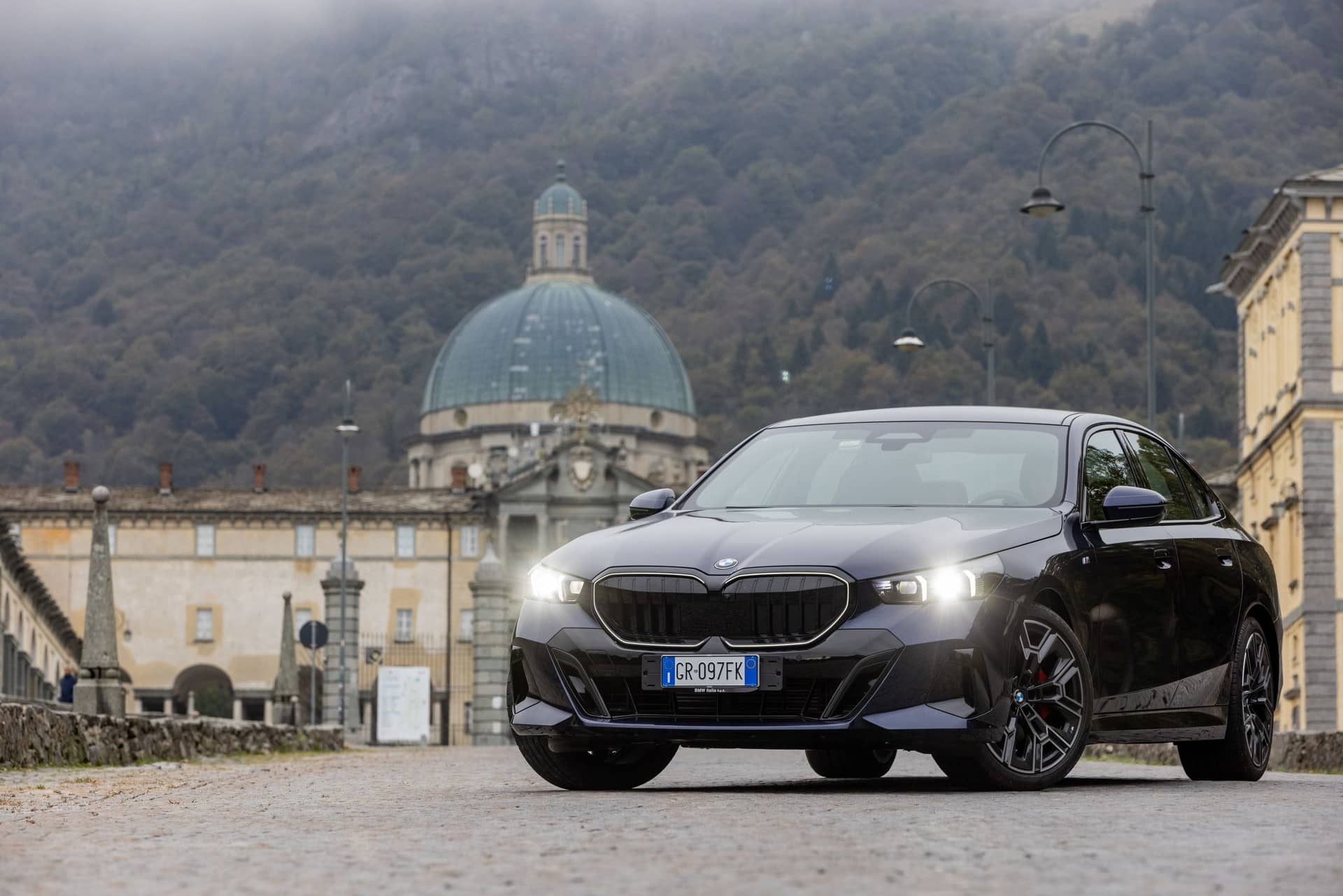 BMW Serie 5 2024: prova in anteprima, motori, interni, prezzo