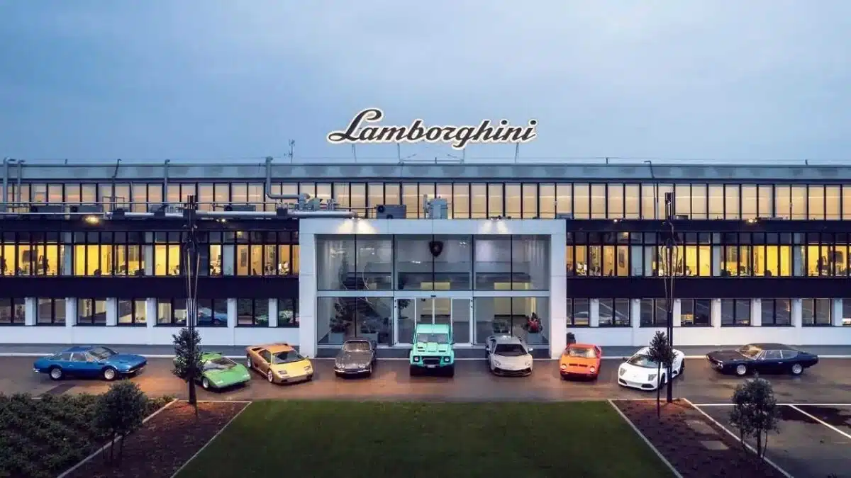 Lamborghini, 4 giorni di lavoro a parità di stipendio: al via la settimana corta
