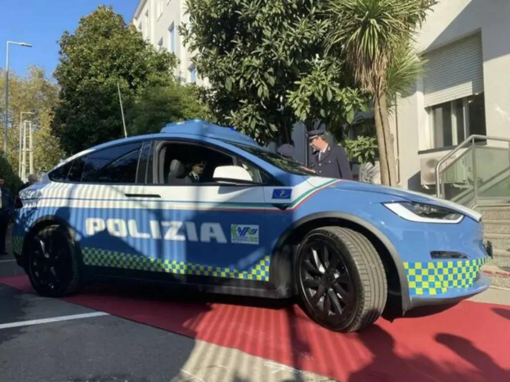 polizia tesla model x