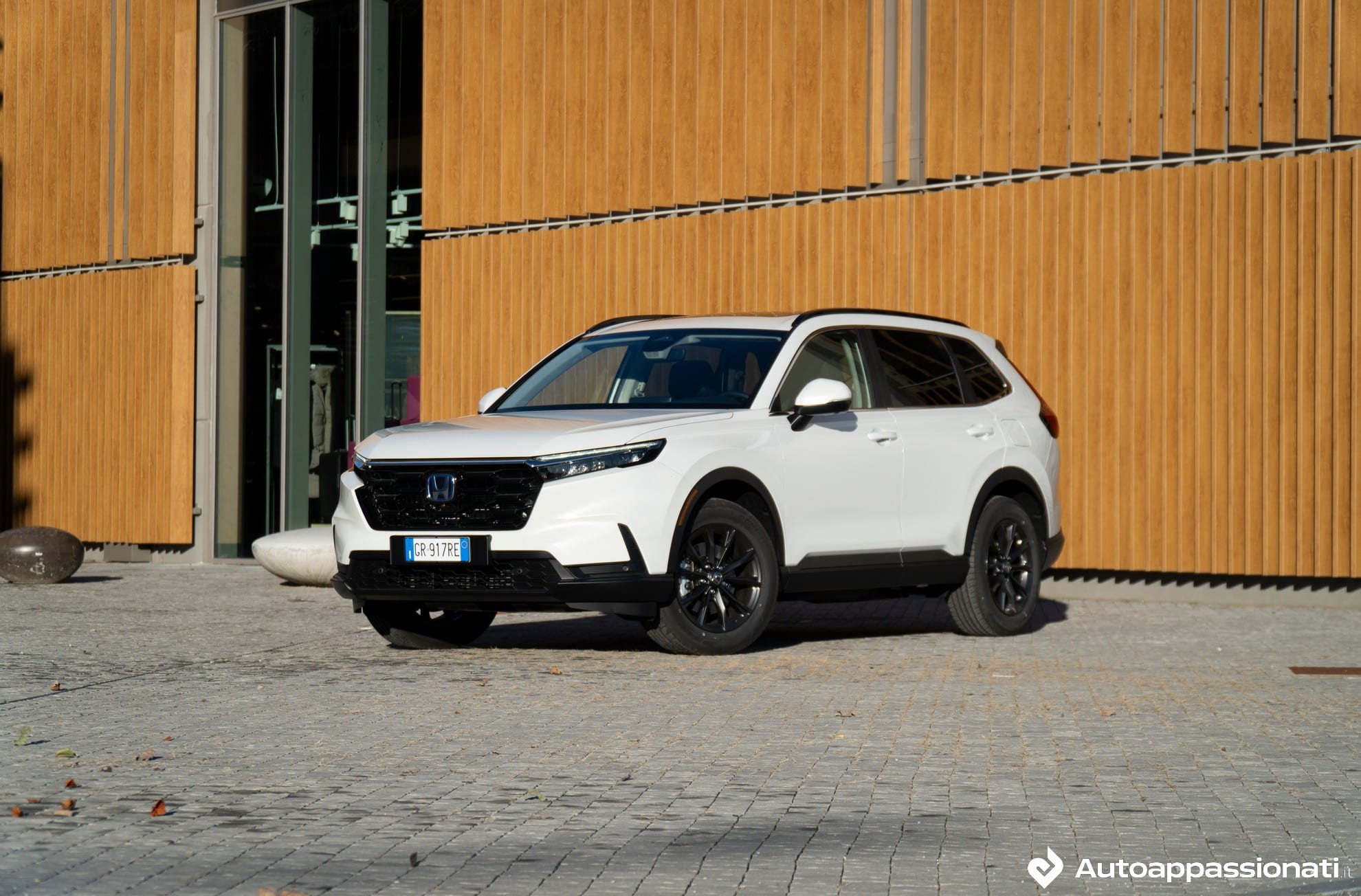 Honda CR-V: la prova su strada del SUV ibrido in Europa, come si guida e quanto costa