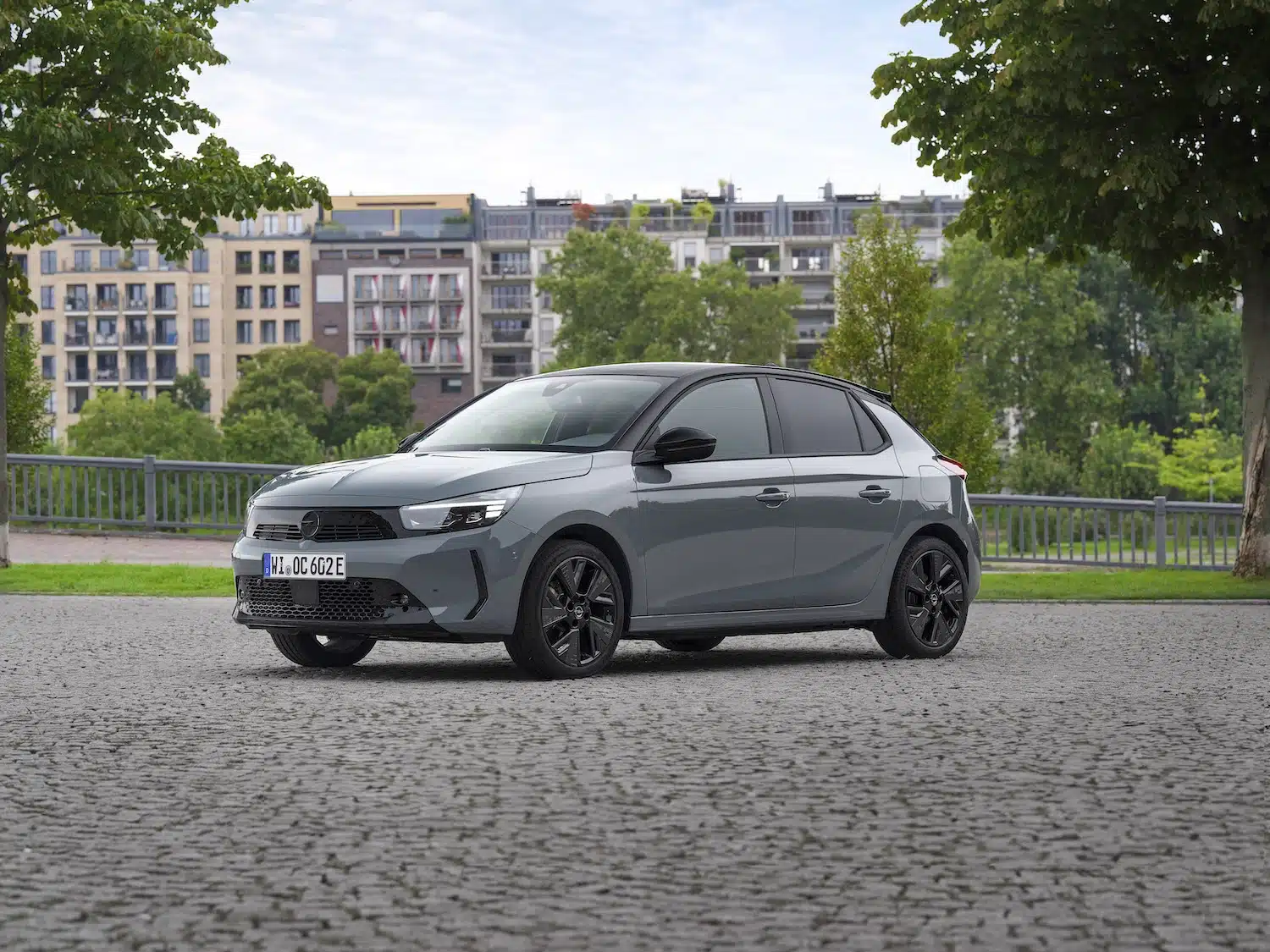 Prova in anteprima Opel Corsa 2024: nuovo frontale, motore da 156 CV e 405 km di autonomia