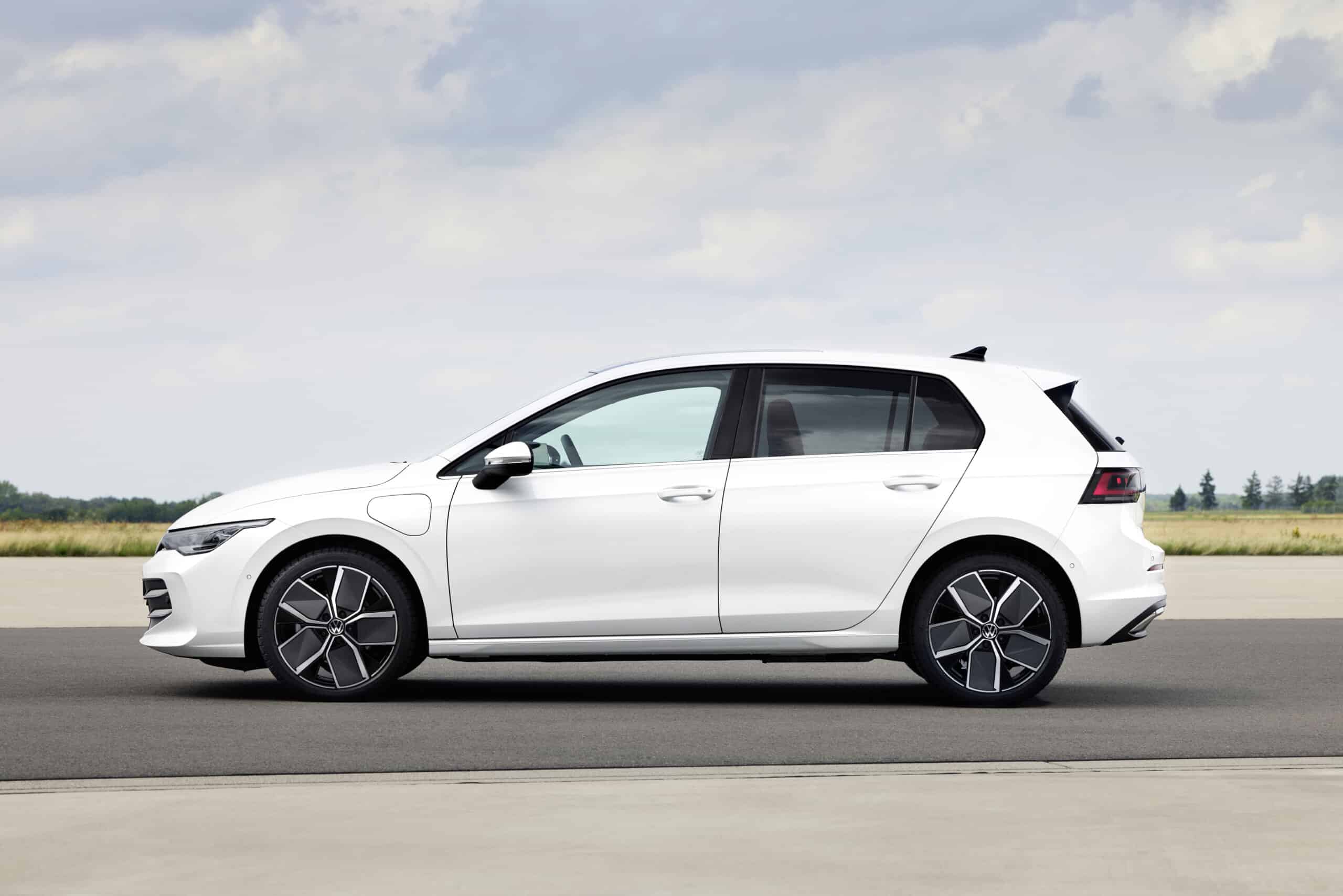 Volkswagen Golf 8 2024: prezzi e motori per il mercato italiano