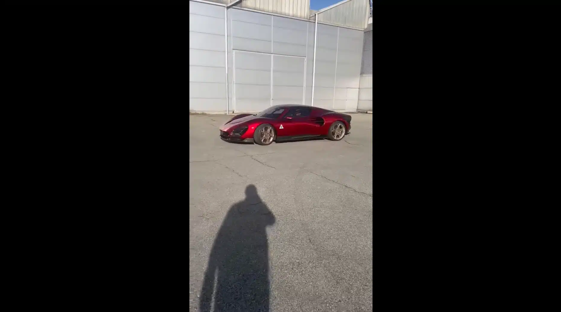 Alfa Romeo 33 Stradale: eccola in movimento [VIDEO]