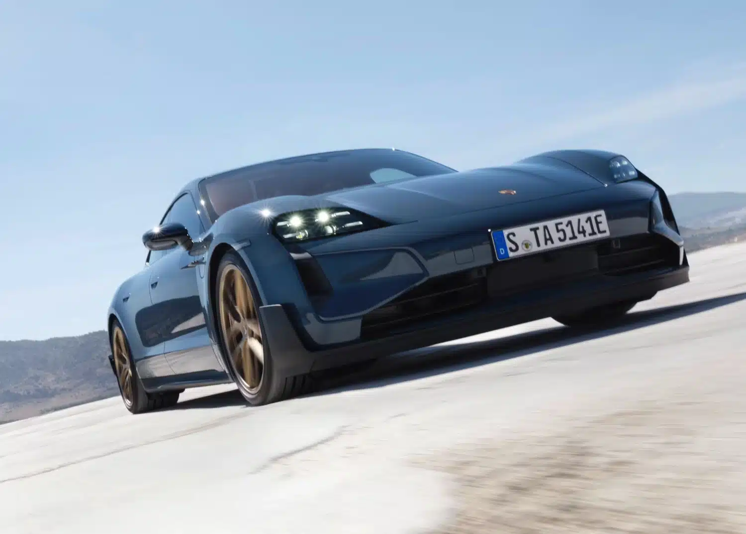 Ridurre il peso delle auto elettriche: la ricetta di Porsche